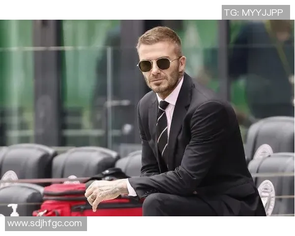 足球球星创意变装拍照攻略：如何通过服饰打造与球场形象截然不同的独特风格